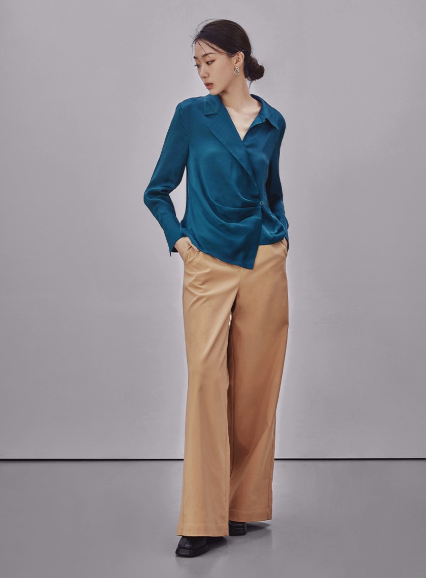 不對稱領抓褶造型襯衫